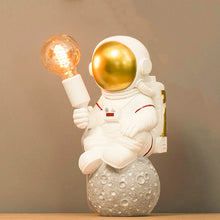 Load image into Gallery viewer, Astronaut Man - Deco Lamp
